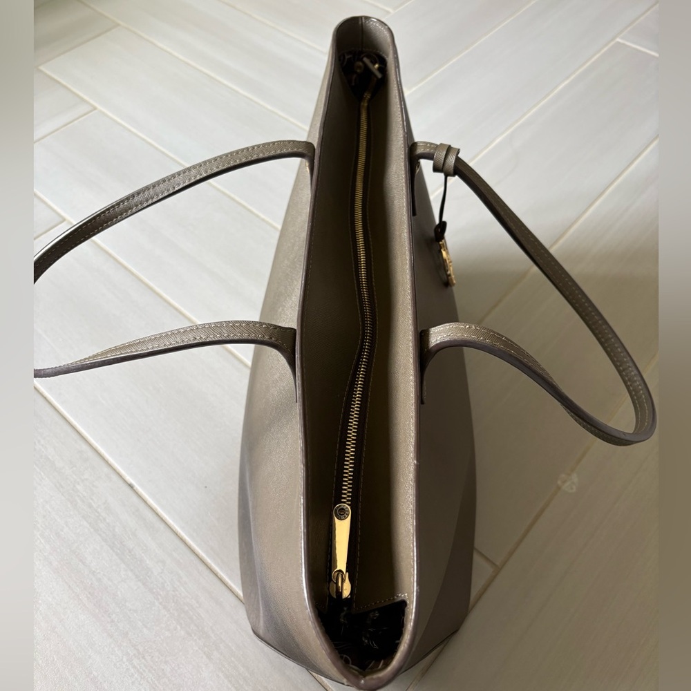 Henri Bendel Olive Khaki Zippered Tote Bag - Picture 12 of 13